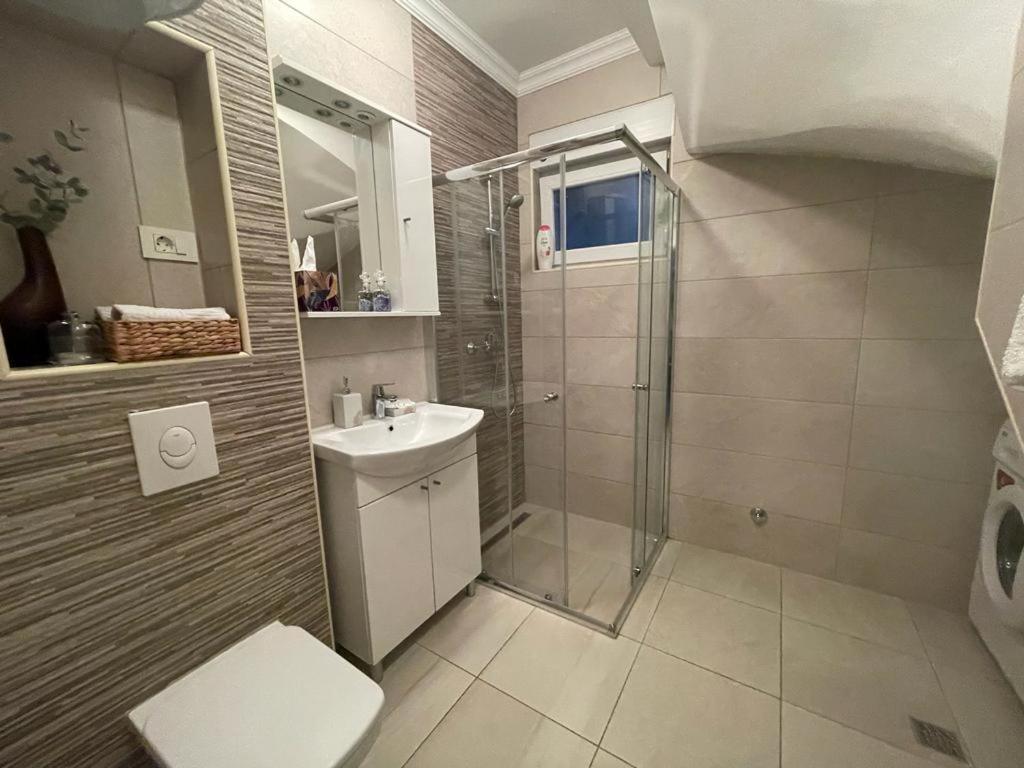 Villa Tamara With Garden And River View - Free Private Parking - Garage Μόσταρ Εξωτερικό φωτογραφία