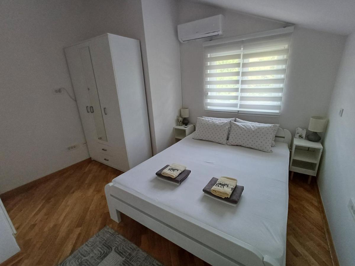 Villa Tamara With Garden And River View - Free Private Parking - Garage Μόσταρ Εξωτερικό φωτογραφία