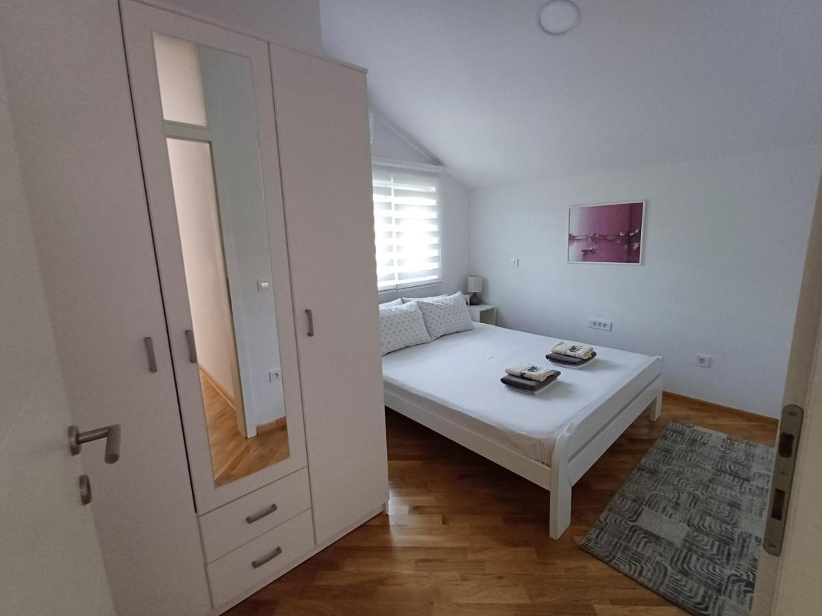 Villa Tamara With Garden And River View - Free Private Parking - Garage Μόσταρ Εξωτερικό φωτογραφία